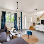 4 Bedroom Awesome Home In Lyons-La-Foret *