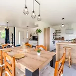 Holiday home 4 Bedroom Awesome Home In Lyons-La-Foret *