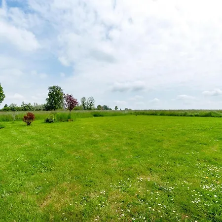Holiday home 4 Bedroom Awesome Home In Lyons-La-Foret