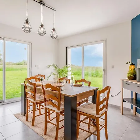 4 Bedroom Awesome Home In Lyons-La-Foret Holiday home *